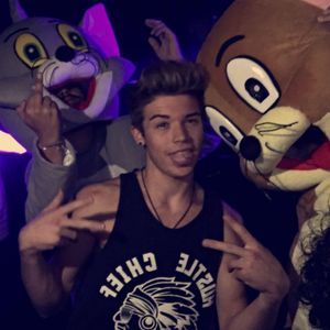 Meet your Posher, Cameron